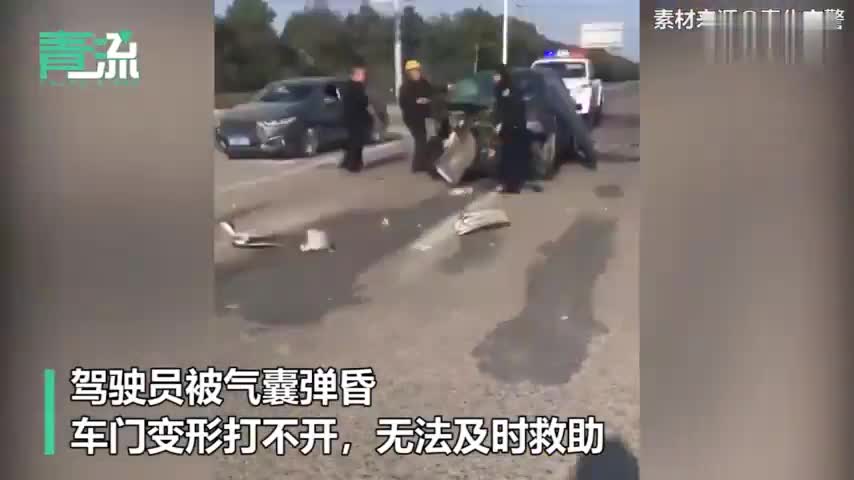 视频：交警巡逻时路遇车祸 秒变“超人”手撕挡风玻
