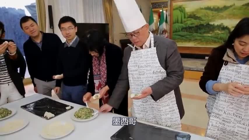 视频|外交官们的海外中国年：异国升起国旗 他乡煮