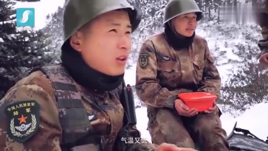 视频：海拔5000米！他们在雪地上吃“年夜饭” 