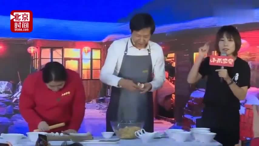 视频|大佬秀厨艺：雷军包饺子 刘强东下面条