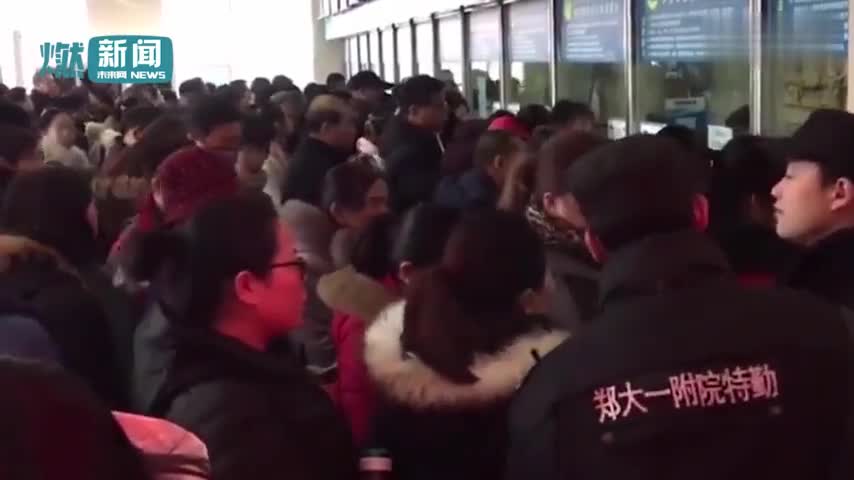 视频-郑州“全球最大医院”上班首日：门诊量超2万