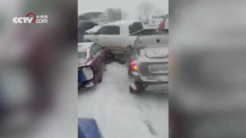 视频-47车相撞！因降雪路滑 美国堪萨斯城发生严