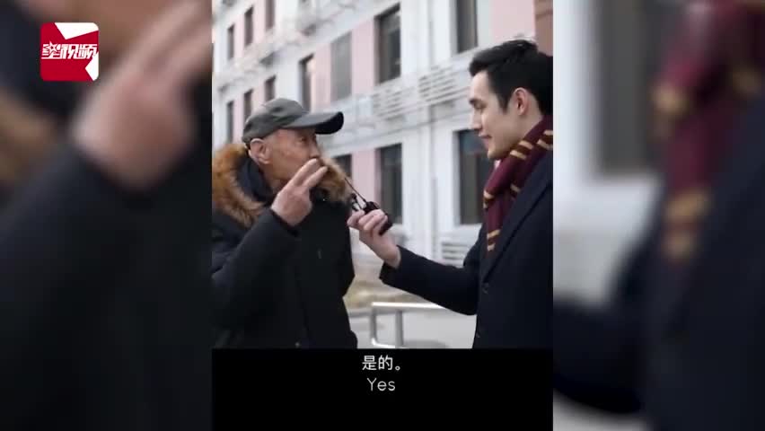 视频-中国大爷遇外国留学生街采 英语对答如流