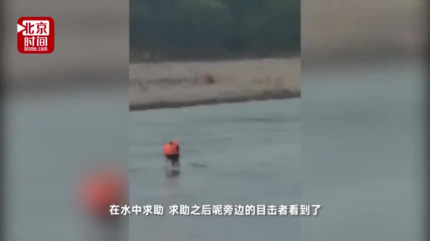 视频-为了试越野车功能 男子驾车下河被水吞没 妻