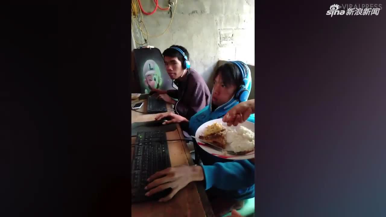 视频：菲律宾13岁男孩玩游戏48小时不起身 妈妈