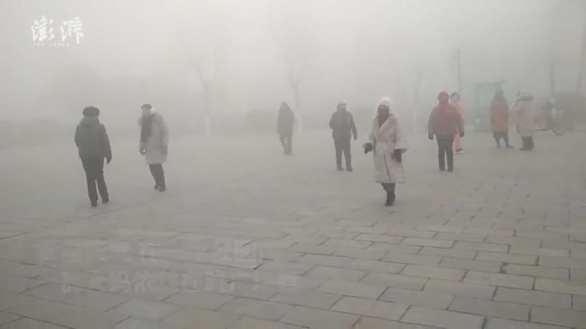 视频：一群大妈雾霾天戴口罩跳广场舞