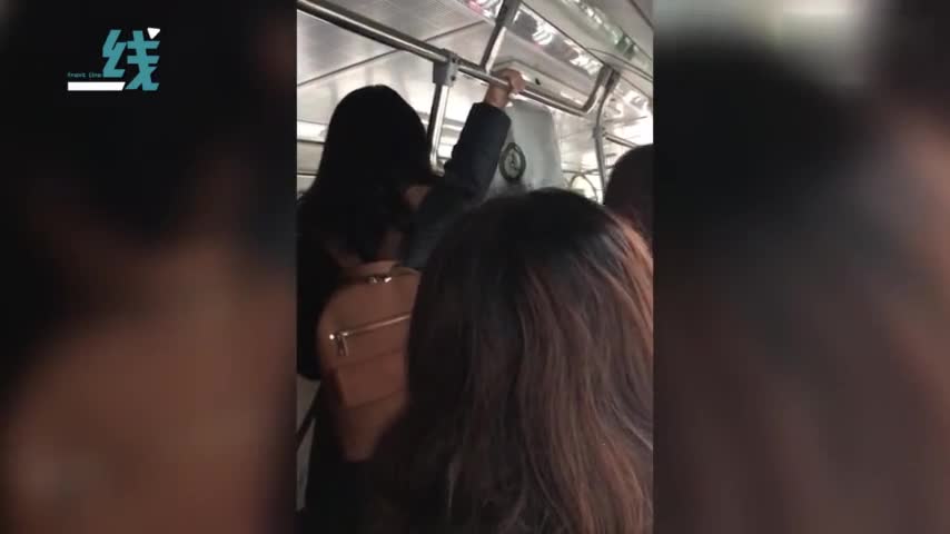 视频：大妈骂女孩“你妈死了” 引乘客不满后跟一车