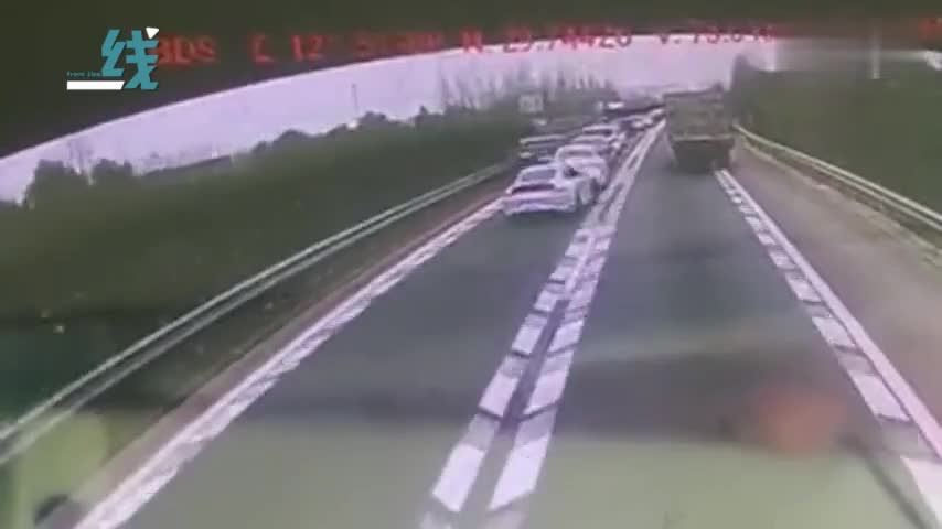 视频|惊险！实习女司机开保时捷上高速 一脚油门铲
