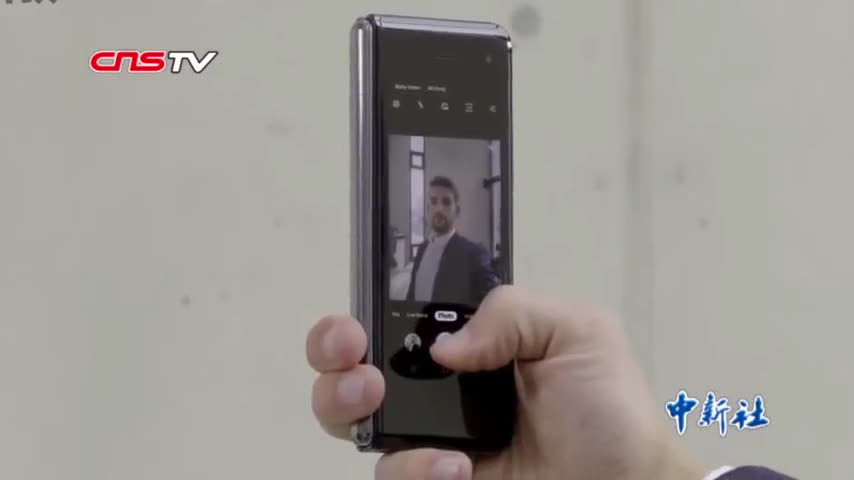 视频|世界移动通信大会曝光几款折叠屏手机 你更喜
