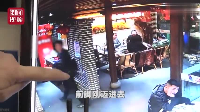 视频：年轻男女吃霸王餐 出门后上演百米冲刺逃单