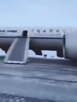 现场视频|国航北京飞洛杉矶航班突发火警备降俄机场