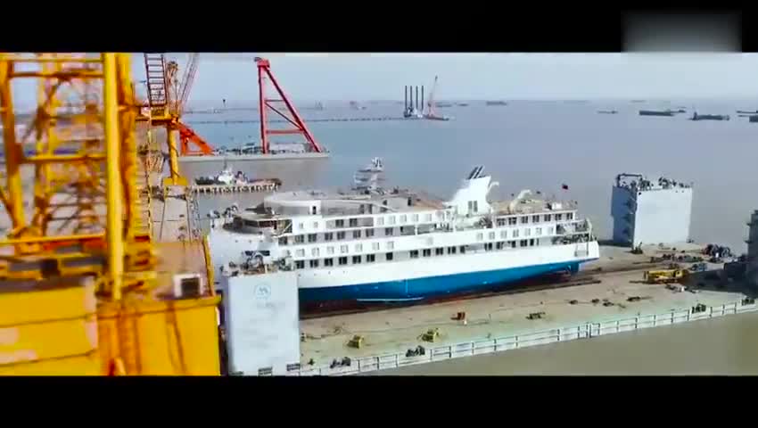 视频：突破！首艘国产极地探险邮轮顺利下水