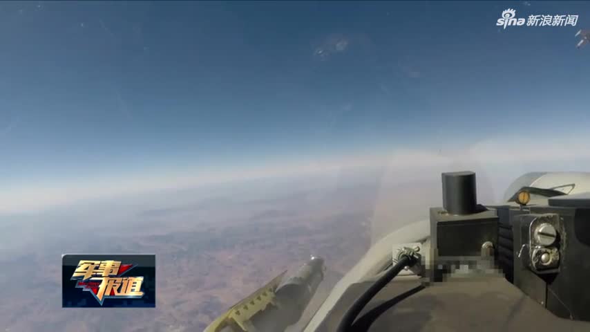 视频：歼-15舰载战斗机“伙伴加油”训练视频曝光