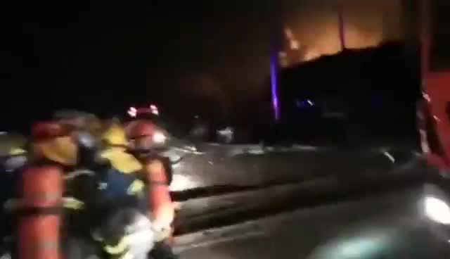 视频-盐城化工厂爆炸 现场全力抢险救援