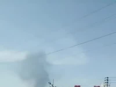 马鞍山一化工厂发生爆炸 黑烟升空消防车赶赴现场