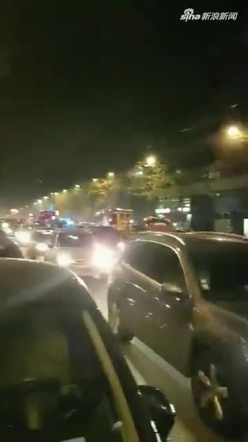视频-法国巴黎一栋建筑发生爆炸 多辆消防车聚集楼