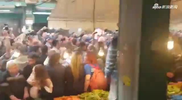 视频-尴尬！以色列总理与夫人现身菜市场 被当场丢