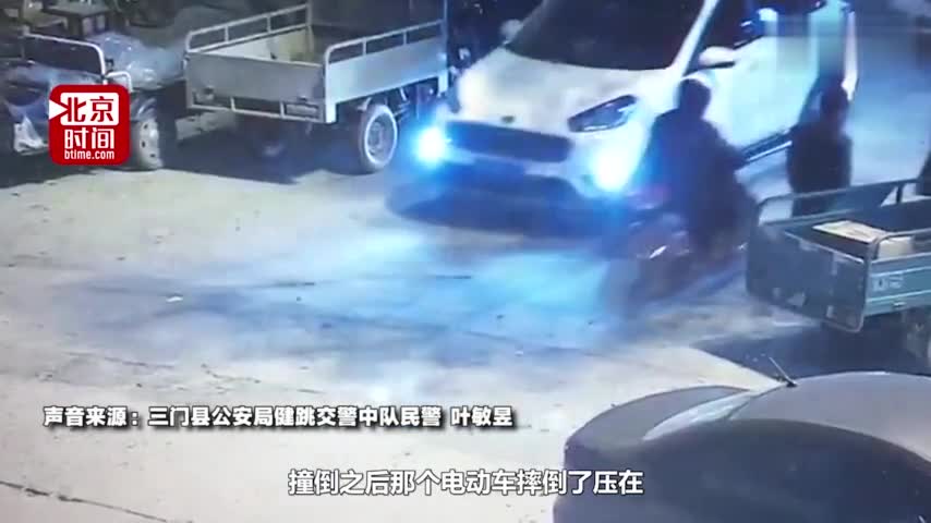 视频：男子被撞后让妻子先救肇事者 肇事者被扶起后