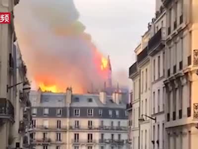 巴黎圣母院发生大火 塔尖倒塌 建筑损毁严重
