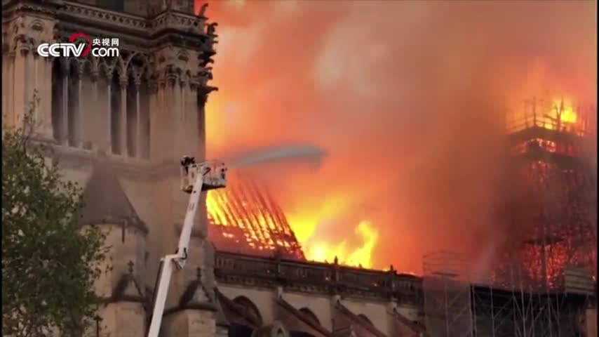 视频-巴黎圣母院遭遇严重火灾损失惨重 法国总统马