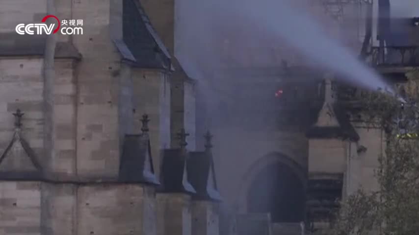 视频：800年哥特式古迹被焚毁 巴黎圣母院火灾前