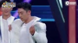 视频：关晓彤与跑男团尬舞 听到鹿晗的歌害羞跑下台