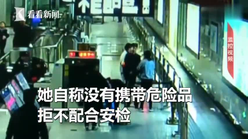 视频-女子包里携带食物拒绝地铁安检 掌掴安检员