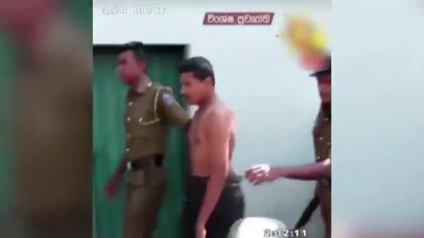 视频：斯里兰卡警方逮捕一涉嫌爆炸案男子 上车前被