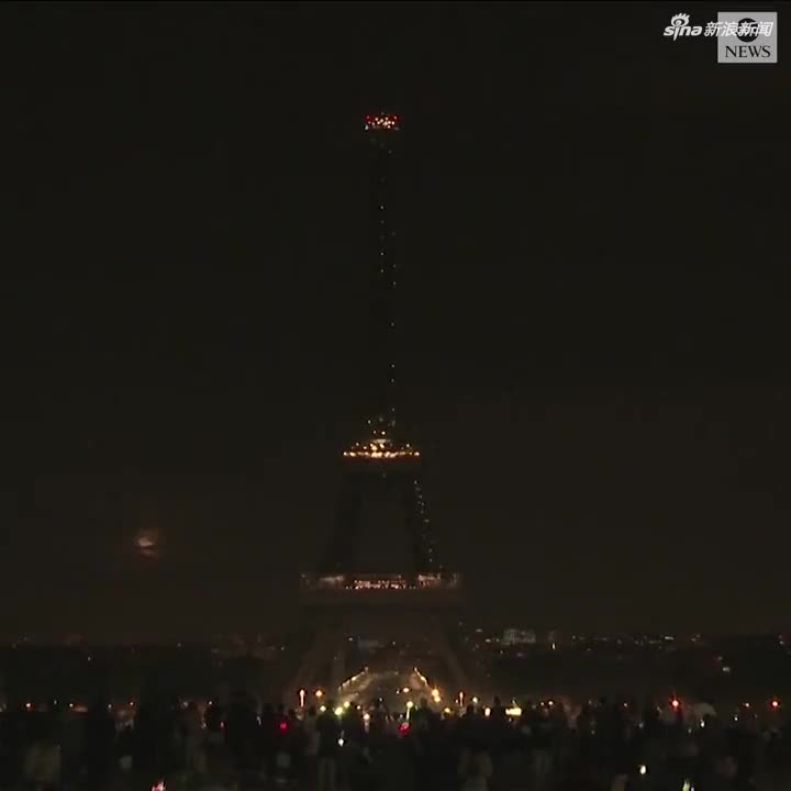 视频-法国埃菲尔铁塔熄灯悼念斯里兰卡爆炸遇难者