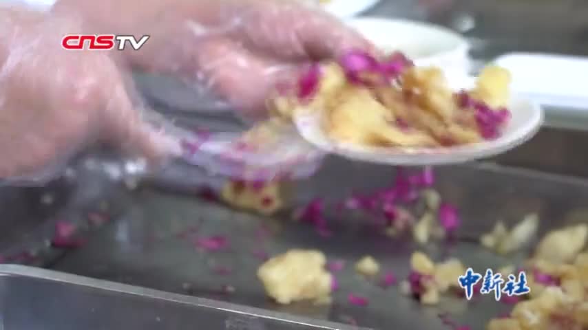视频：云南大学40亩玫瑰花田盛开 食堂上架30余