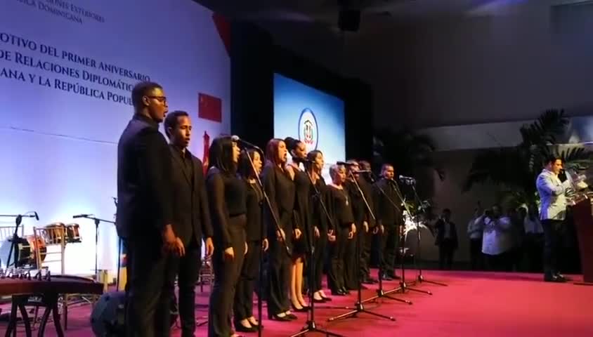 视频：惊呆了！多米尼加人唱中国国歌竟如此标准
