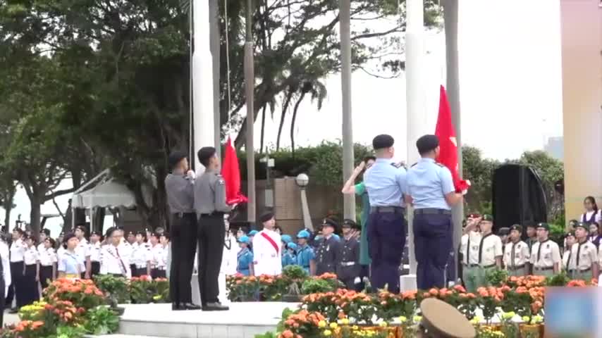 视频-香港举行五四升旗礼 青少年制服团体首次采用