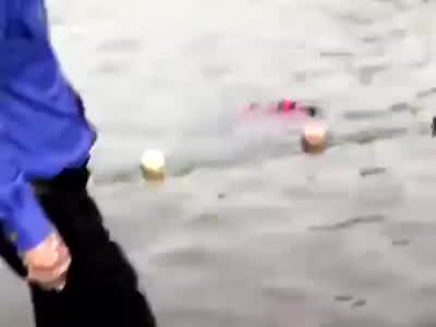 悲剧 合肥天鹅湖水面发现一女孩尸体