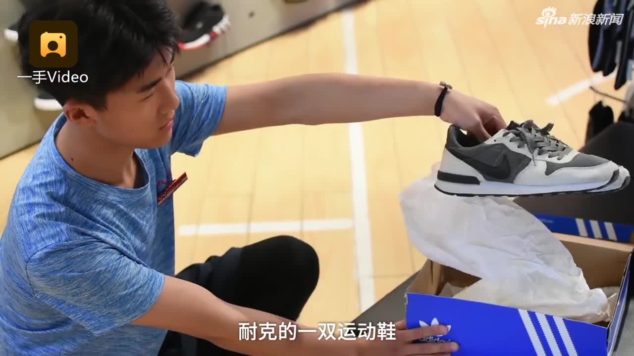 视频：段子成真！小伙商店试穿运动鞋跑了 留下一双