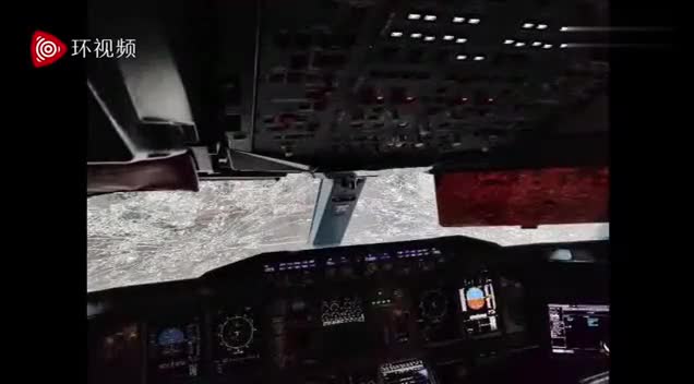 视频：南航一客机降落时遭冰雹风挡现裂痕 塔台录音