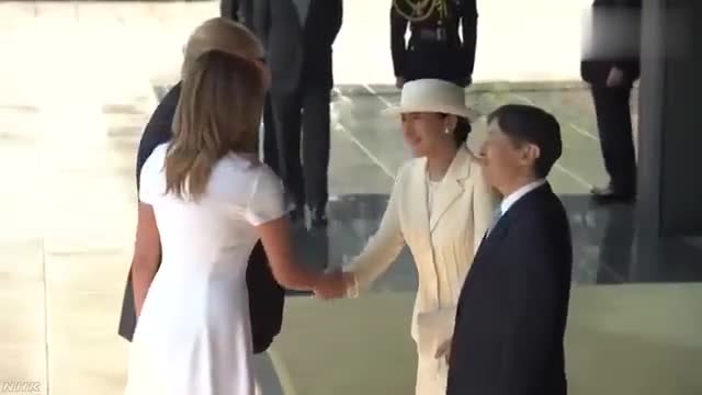视频：日本德仁天皇夫妇会见特朗普夫妇 双方握手寒