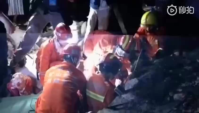 视频-四川宜宾长宁6级地震 葡萄村1名被埋压女子