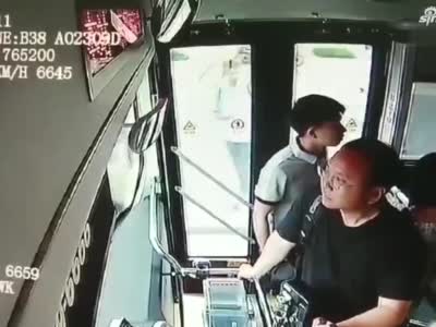挤公交手机被偷 郑州一女孩为不让整车人等放弃报警