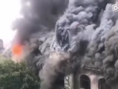 视频-武汉百年老建筑江汉饭店发生火情 现场浓烟滚滚