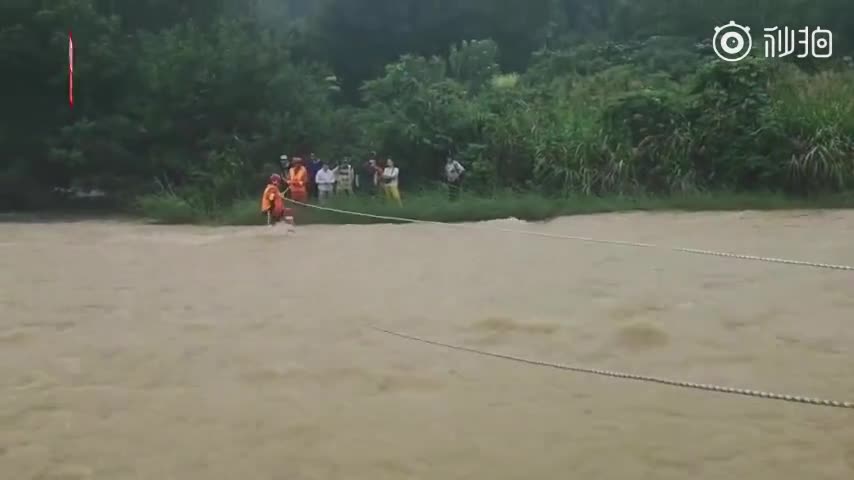 视频：江西靖安285名“驴友”突遇山洪 已致3人