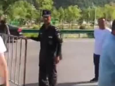 陕西关山牧场5名保安围殴过路客 景区：开除打人者