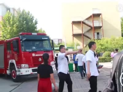 郑州公寓停水困扰万余人 15吨载重水罐车