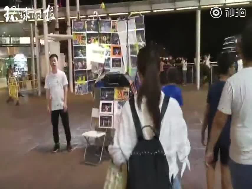 视频：国旗两次被丢后 香港海港城旗杆下有安保人员