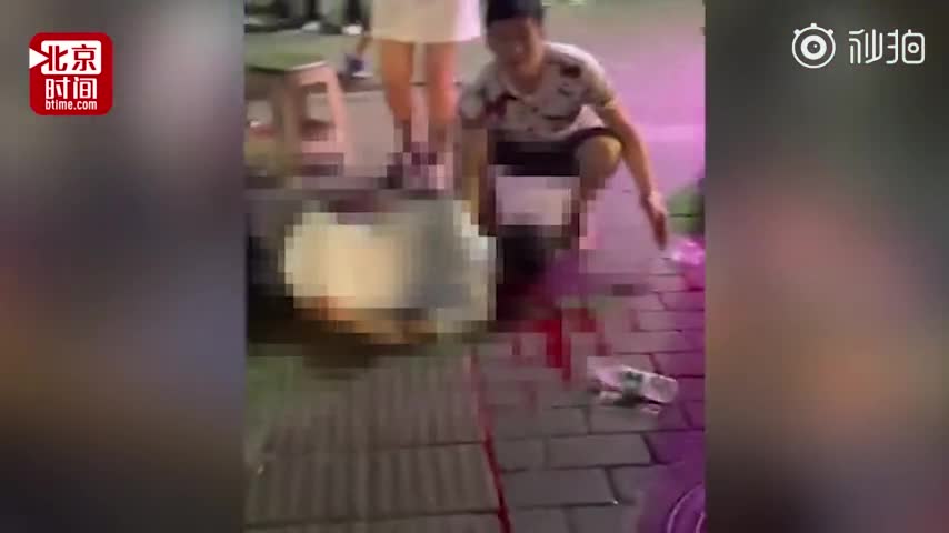 视频-男子酒后追打公交司机 后持剪刀捅死1名路人