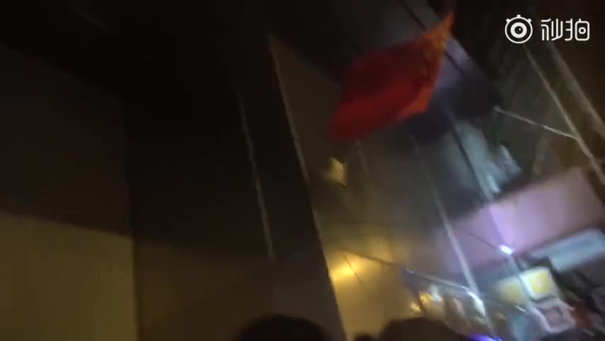 视频：在香港西营盘粤海投资大厦 有暴徒再次将国旗