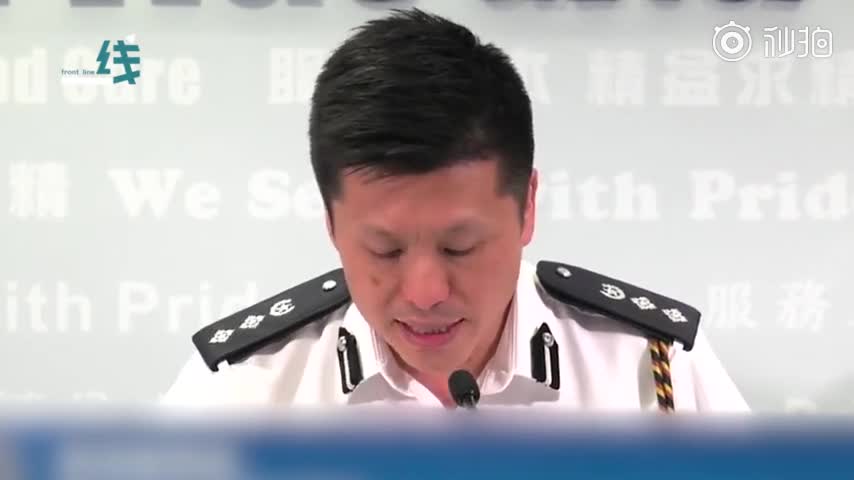 视频-内地女记者遭港媒记者围堵 香港警方发声：尊