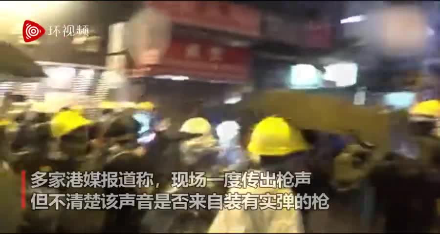 视频：香港警察被暴徒围打被迫开枪！接下来“记者”