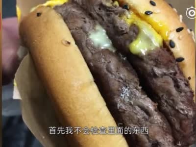 外带#麦当劳汉堡肉饼中现活蛆# 顾客称开... 来自时间视频 - 微博