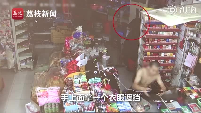 视频-超市老板痴迷打游戏 小偷行窃十几次竟全然不