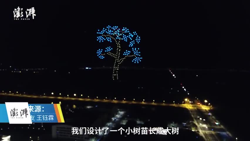 视频-南京大学300架无人机上演夜空灯光秀 耗时